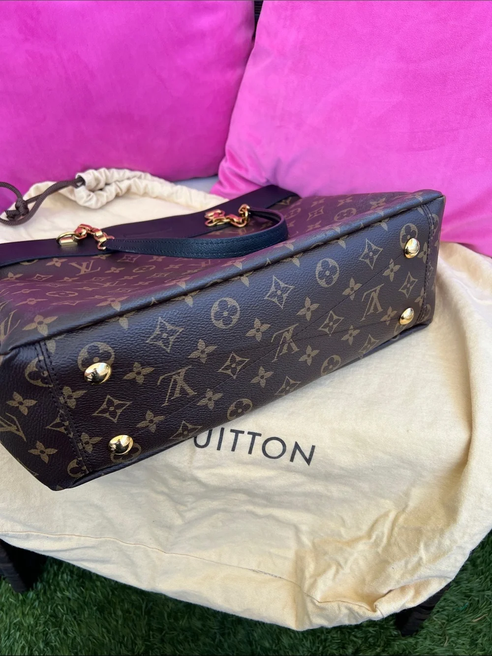 ✨Louis Vuitton Pallas Shopper Tote with Black Trim and Gold Chain Handles✨ - Picture 6 of 13